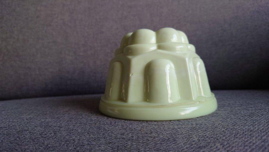 Uranium Glass Pudding mold copier Leerdam