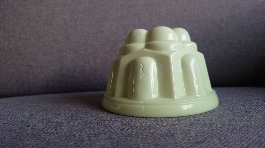 Uranium Glass Pudding mold copier Leerdam