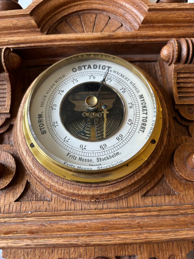 Ovanlig och vacker barometer och termometer i ek