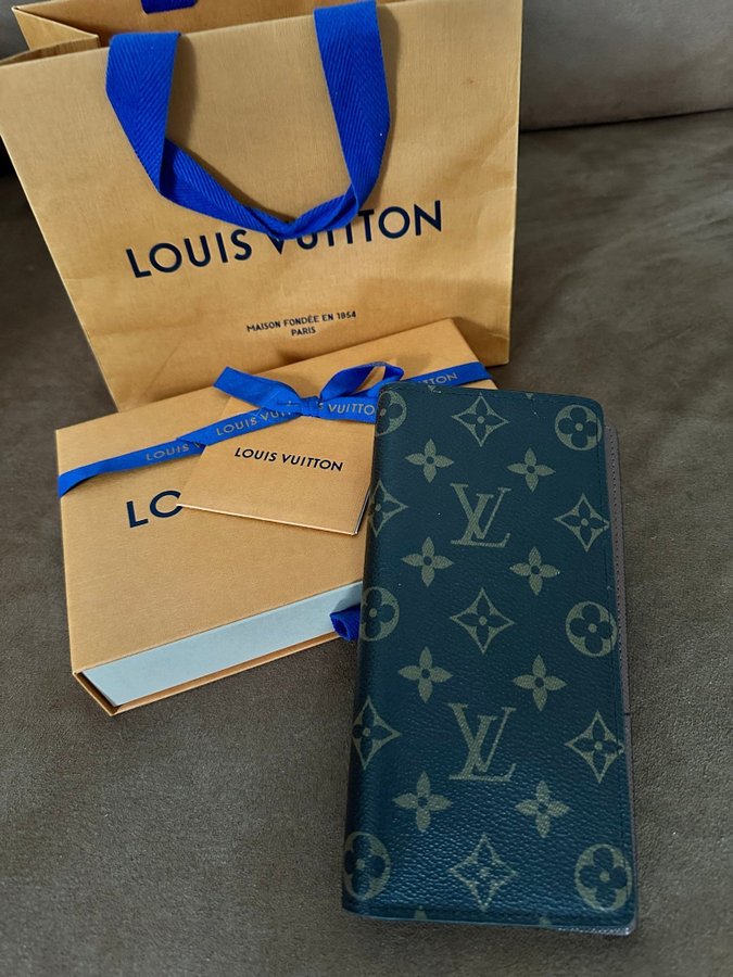 Louis Vuitton Brazza Wallet