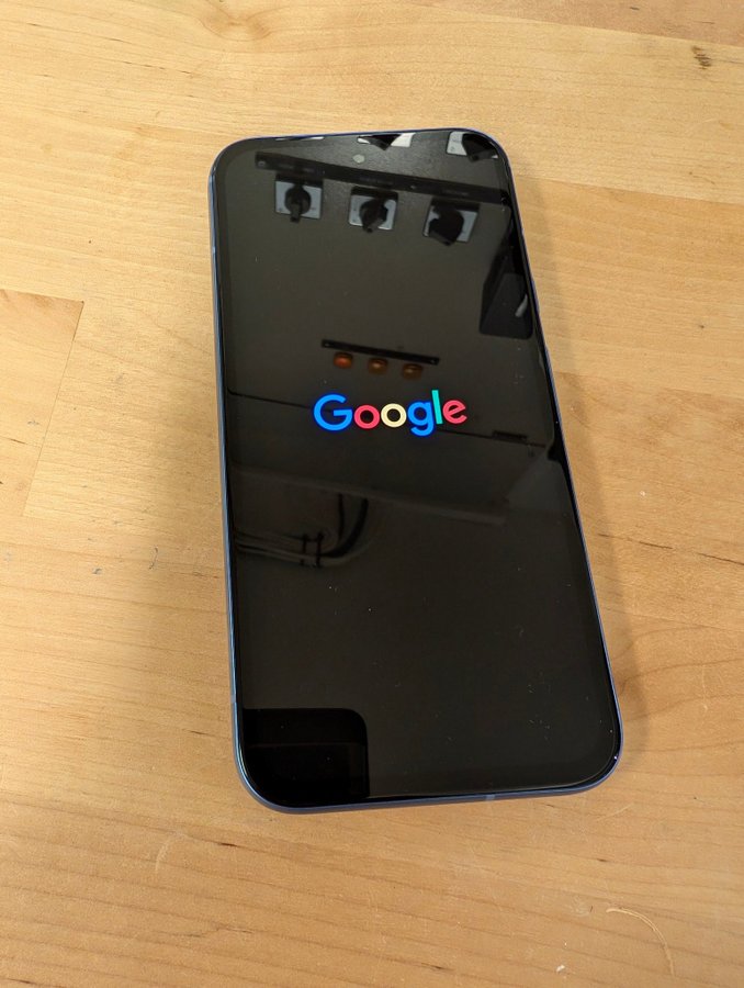 Google Pixel 8a i nyskick.