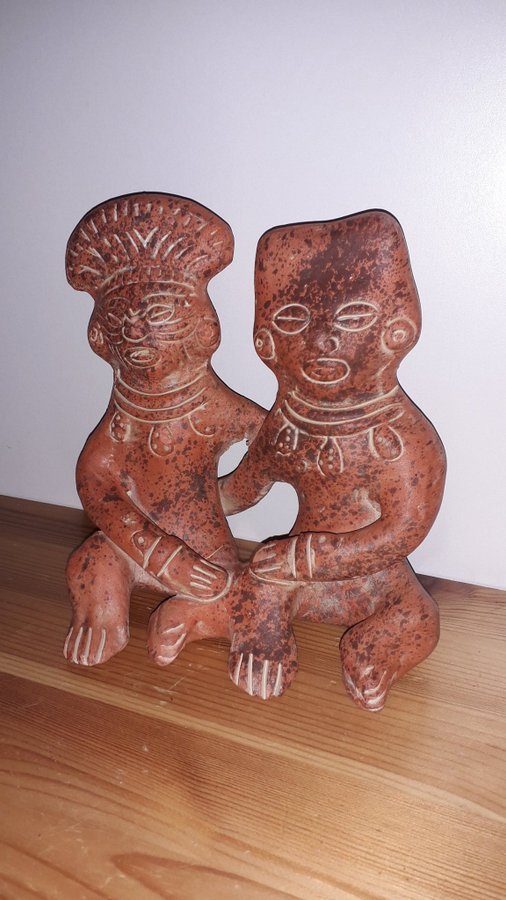 Figuriner i röd lera från sydamerika Maya Aztekerna Inka  signerad Mexico !