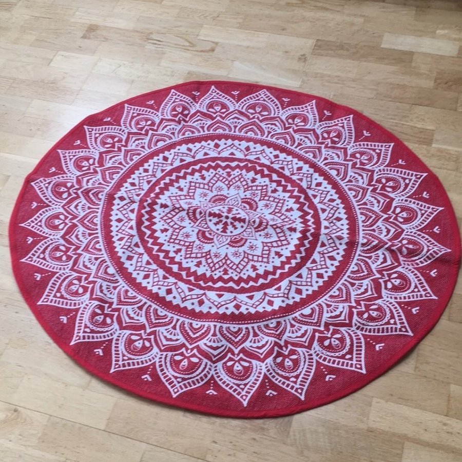 Röd Mandala bomullsmatta, 100 cm.