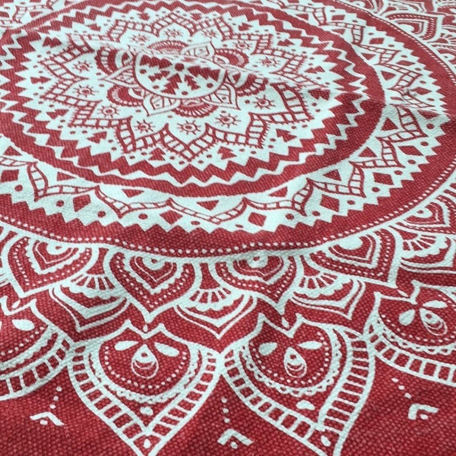 Röd Mandala bomullsmatta, 100 cm.