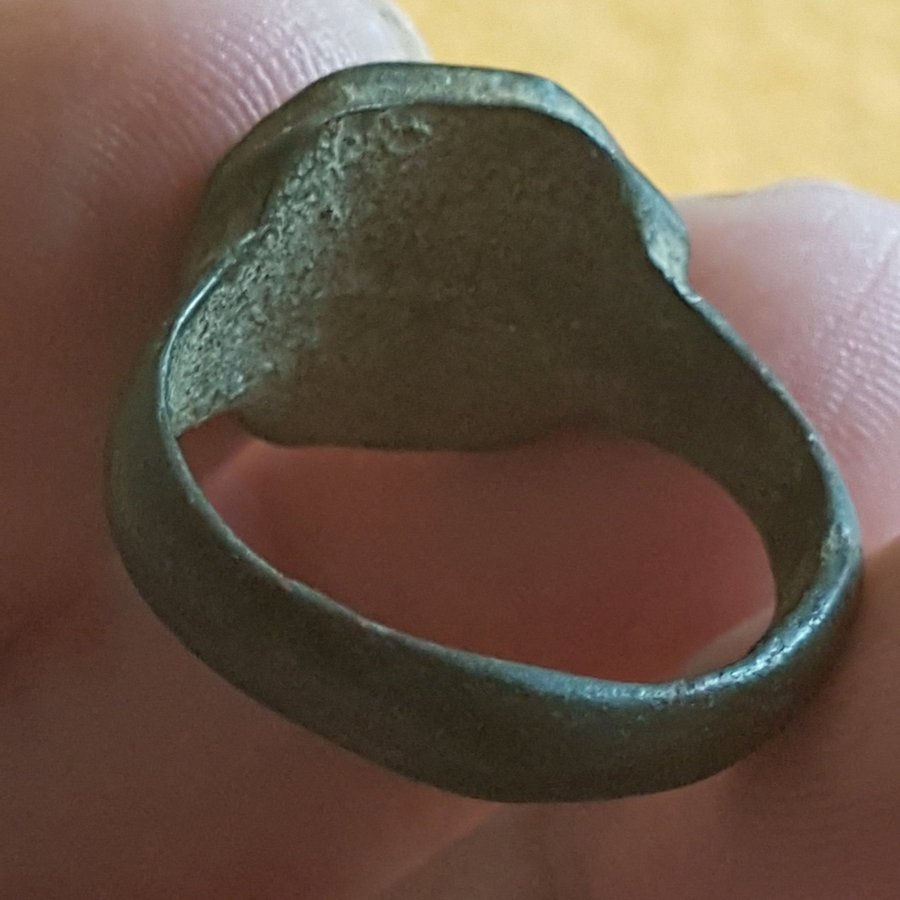 Romerskt väldigt vacker brons ring med naturlig Patina Da:19mm Vikt:822g