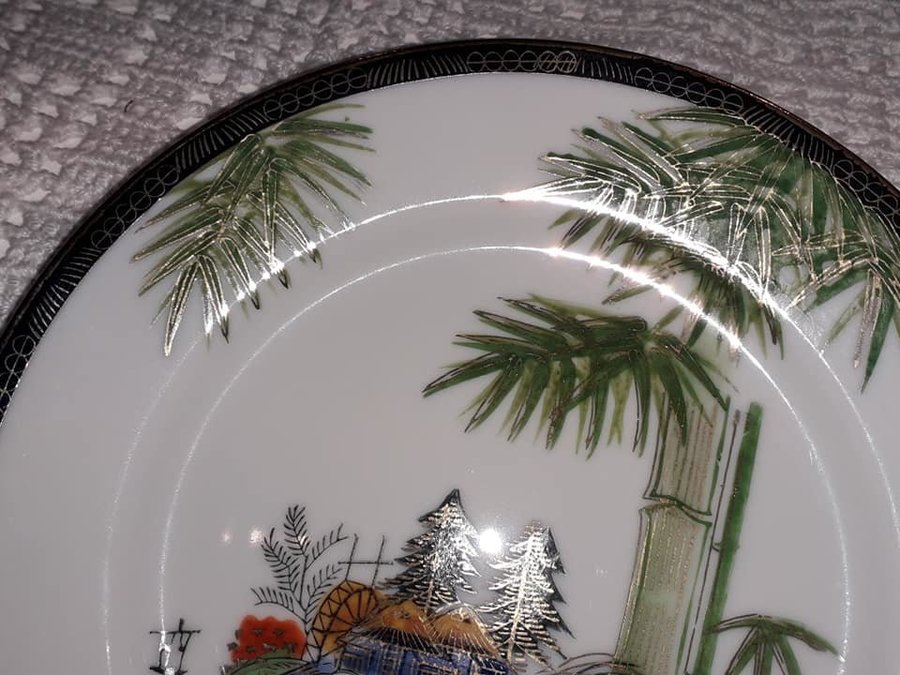 2 Assietter ca 18 cm från HAYASI FINE CHINA KUTANI