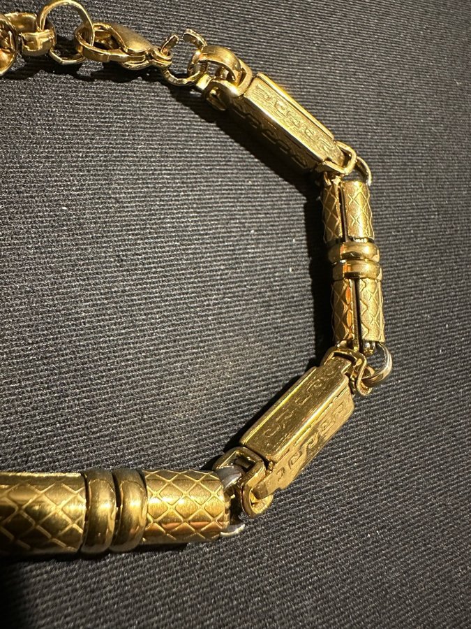 Nytt: Armband med guld färg / Rostfri