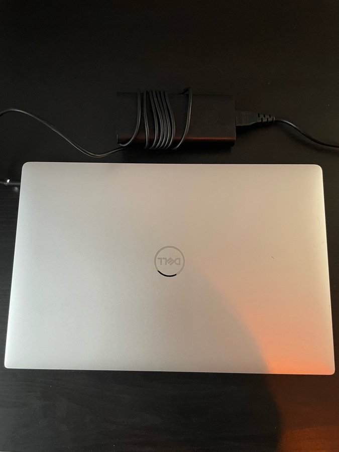 Dell XPS 15 7590