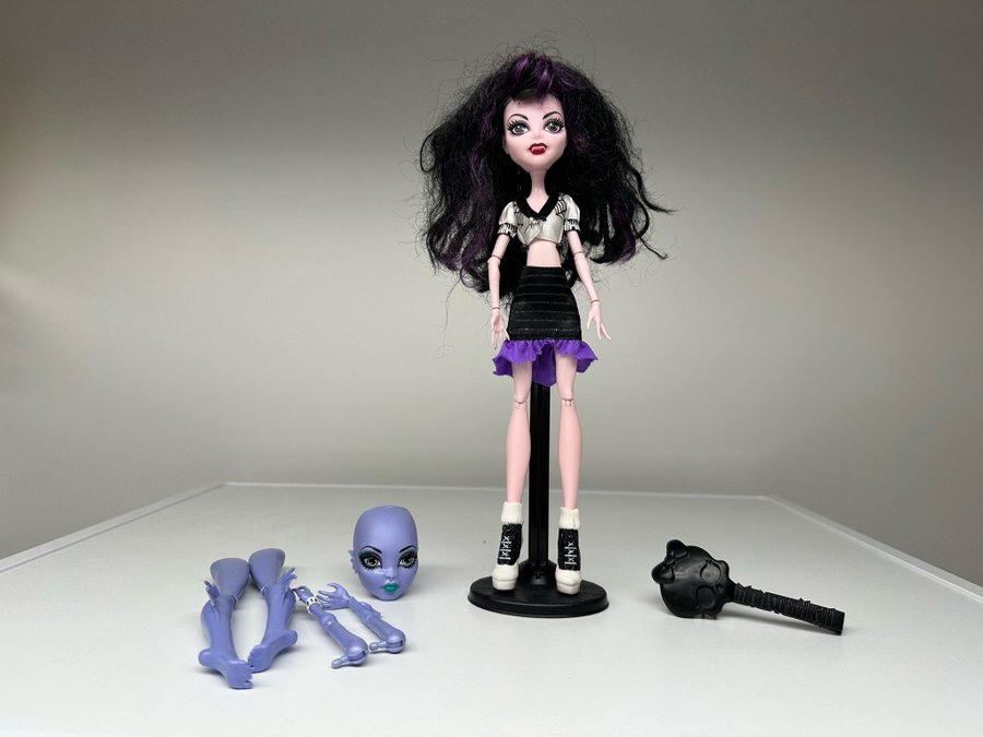 Monster High - Docka med extra delar - 2011