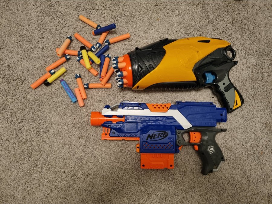 2 NERF-blasters