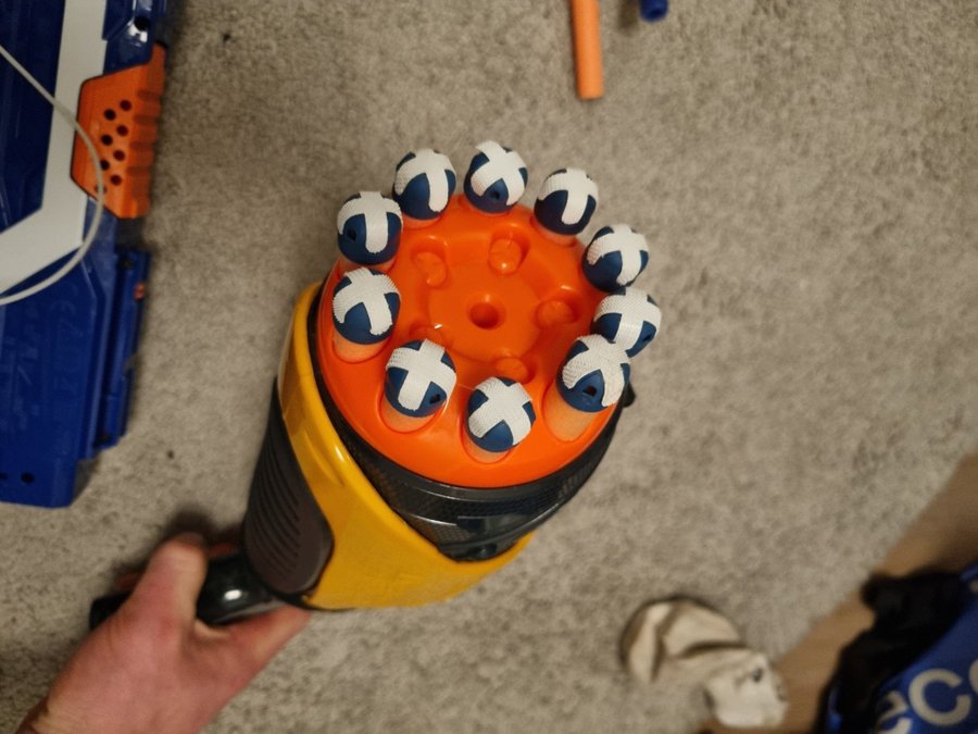 2 NERF-blasters