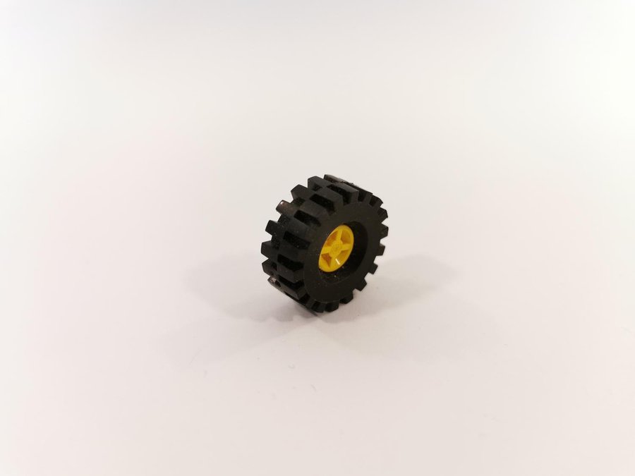 Lego - däck - fälg - hjul - stor - gul