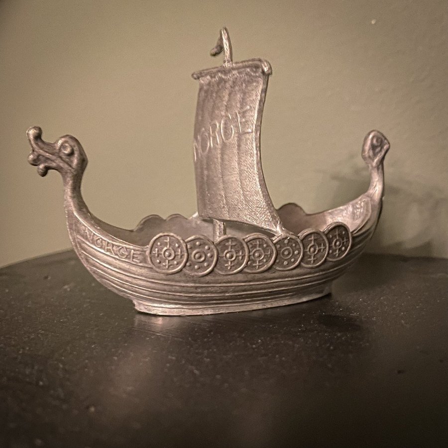 Vikingaskepp i norskt tenn. Handgjort. Pewter. Fornnordisk stil