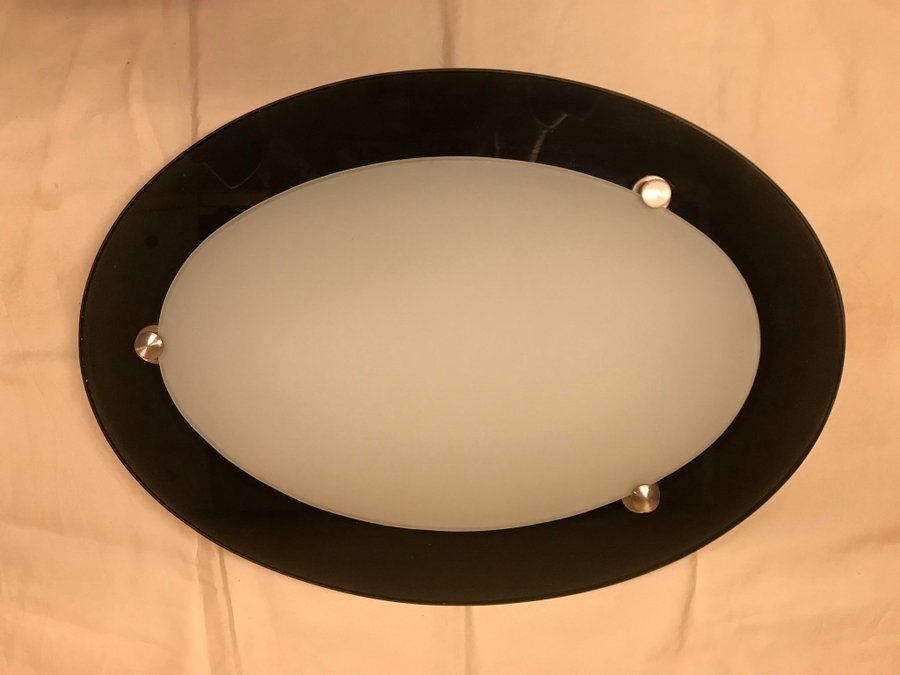 Taklampa plafond ,vägglampa,i svart och mattvitt glas, 42x31 cm , LampGustaf