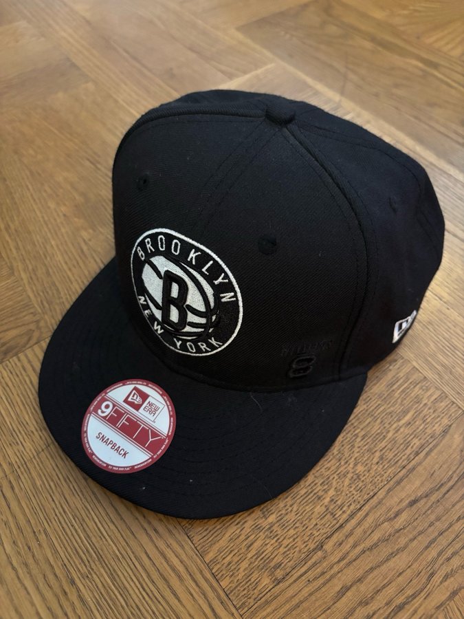 New Era Brooklyn Nets svart keps