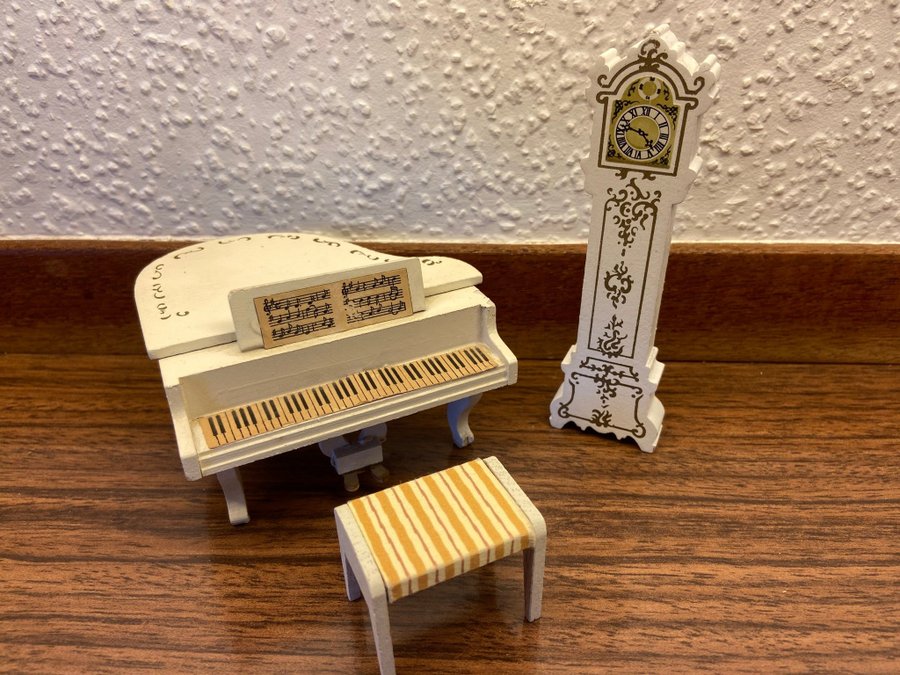 Lundby Flygel Piano Golvur Dockskåp