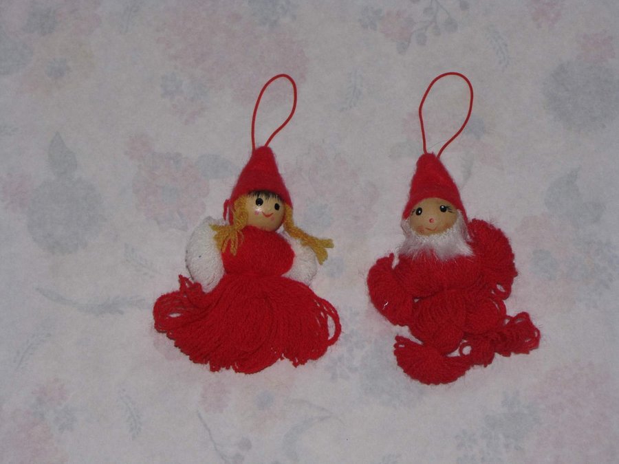 2 st garntomtar röda tomte tomtemor garn julgranspynt hänge söta gammeldags fina