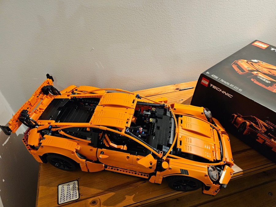 LEGO Technic 42056 Porsche 911 GT3 RS MINT nyskick, oklistrad