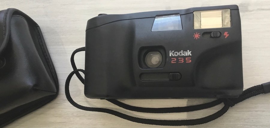 Kodak 235 - Elektronisk blixt 35mm kamera