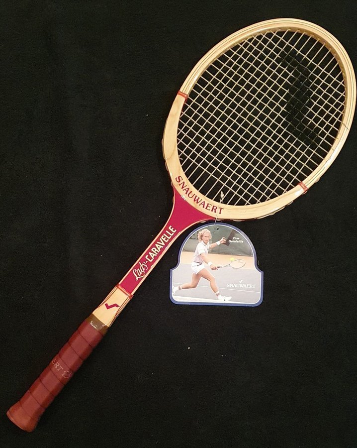 1 st ny Snauwaert Lady-Caravelle, toppskick, tennisracket.