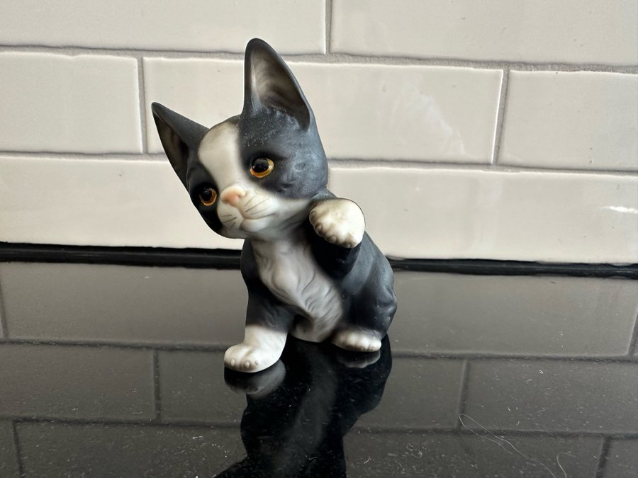 Söt liten keramik kattfigur HK Osamu