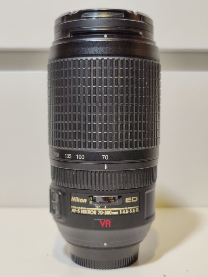 Nikon AF-S Nikkor 70-300/f4.5-5.6 G ED VR