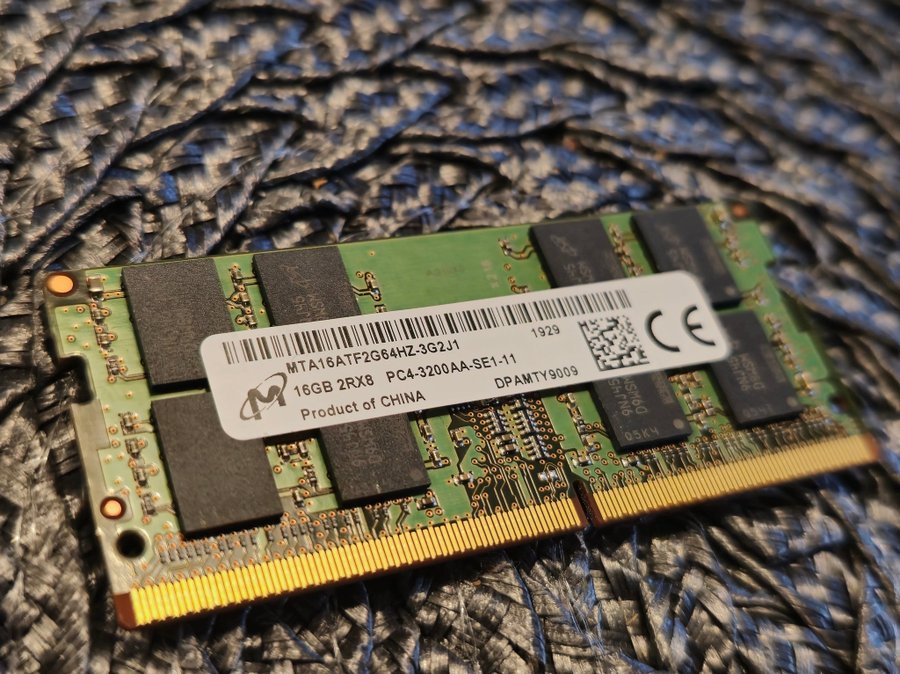 Micron 16GB 2RX8 PC4-3200AA-SE1-11 RAM-minne. MTA16ATF2G64HZ-3G2J1