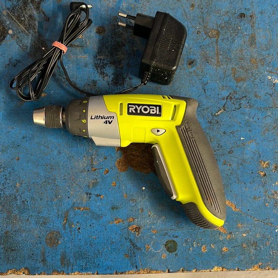 Ryobi skruvdragare 4v