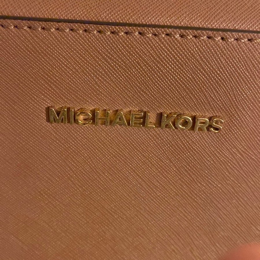 Axelremsväska Michael Kors