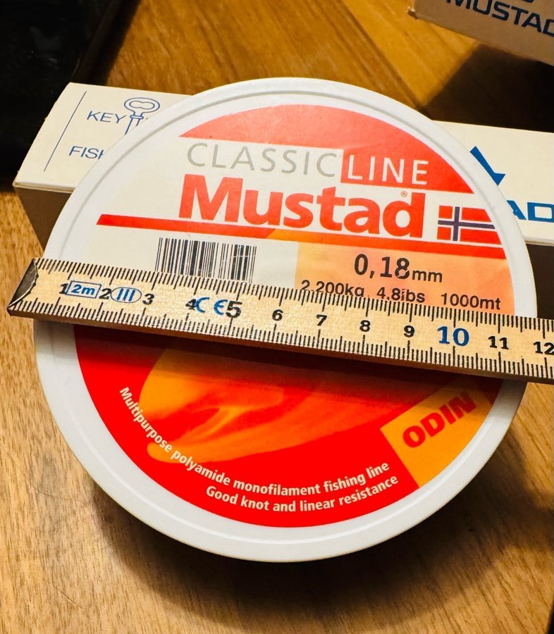 MUSTAD fiskelina 0,18 . 1000 meter på spolen . Utrop 1kr