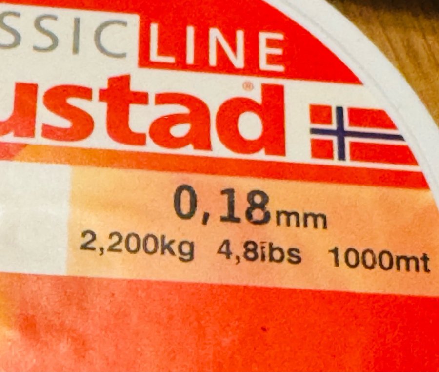 MUSTAD fiskelina 0,18 . 1000 meter på spolen . Utrop 1kr