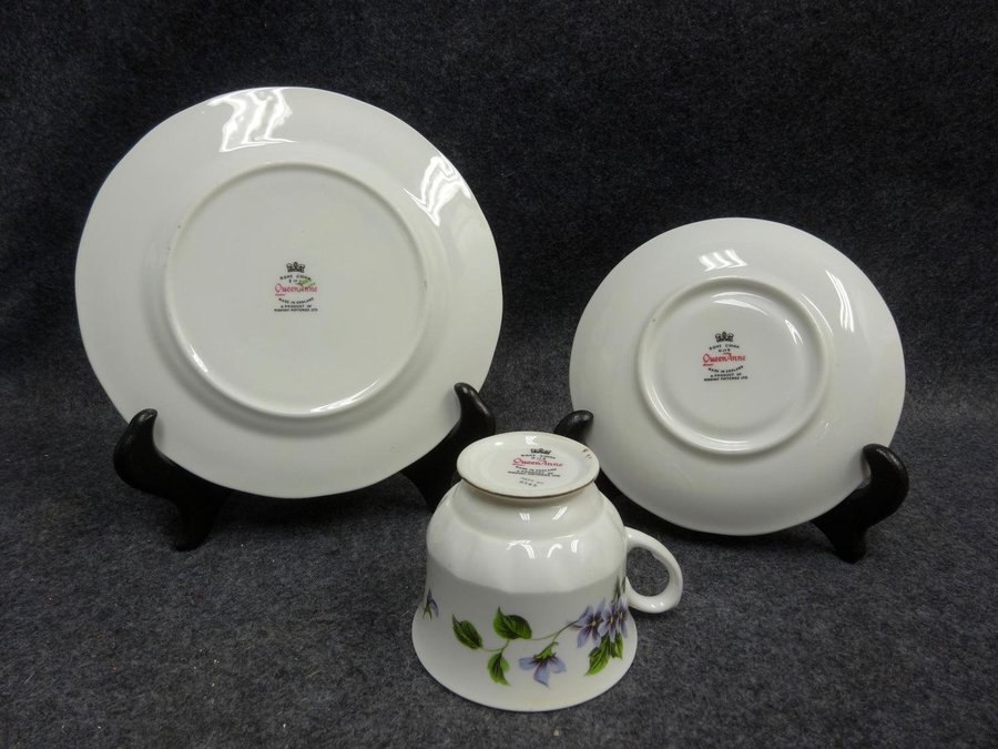 Kaffekopp med Fat och Assiett Queen Anne Fine Bone China England 50 - tal