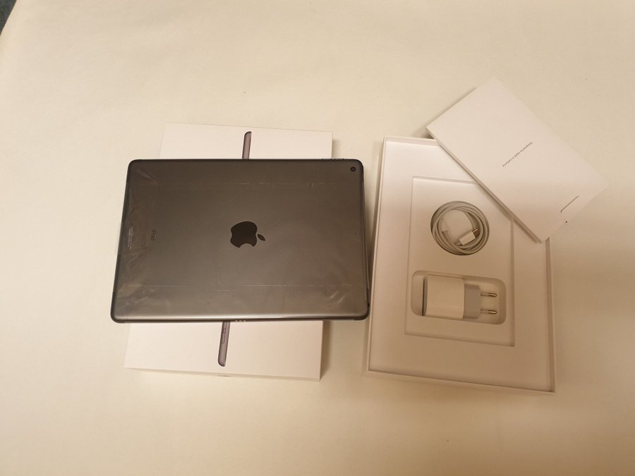 Apple iPad Gen 8 och 128 GB Wi-Fi