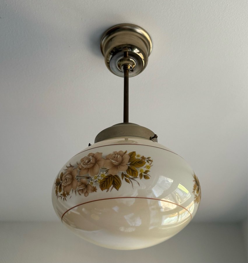 Gammal retro / vintage taklampa /klotlampa med blommotiv