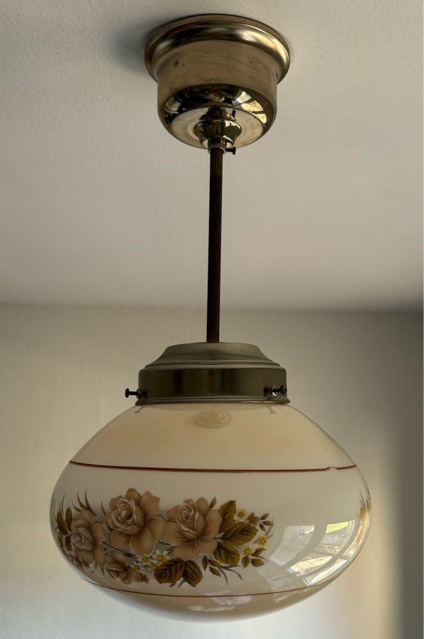 Gammal retro / vintage taklampa /klotlampa med blommotiv