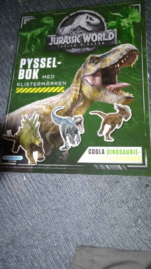 Jurassic World Fallen Kingdom pysselbok med klistermärken