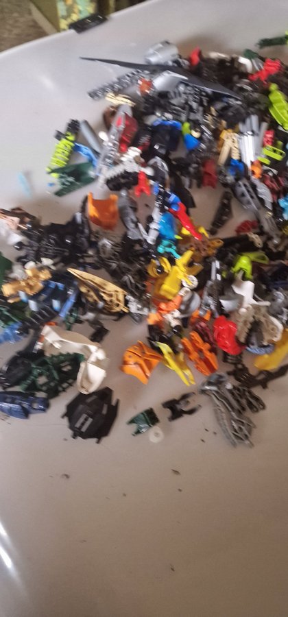 Bionicle LEGO 4kg delar från första utgåvan och vidare