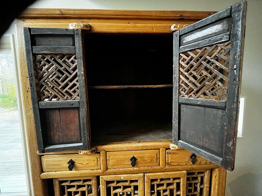 Antikt kinesiskt skafferi, skåp - Chinese antique kitchen cabinet.