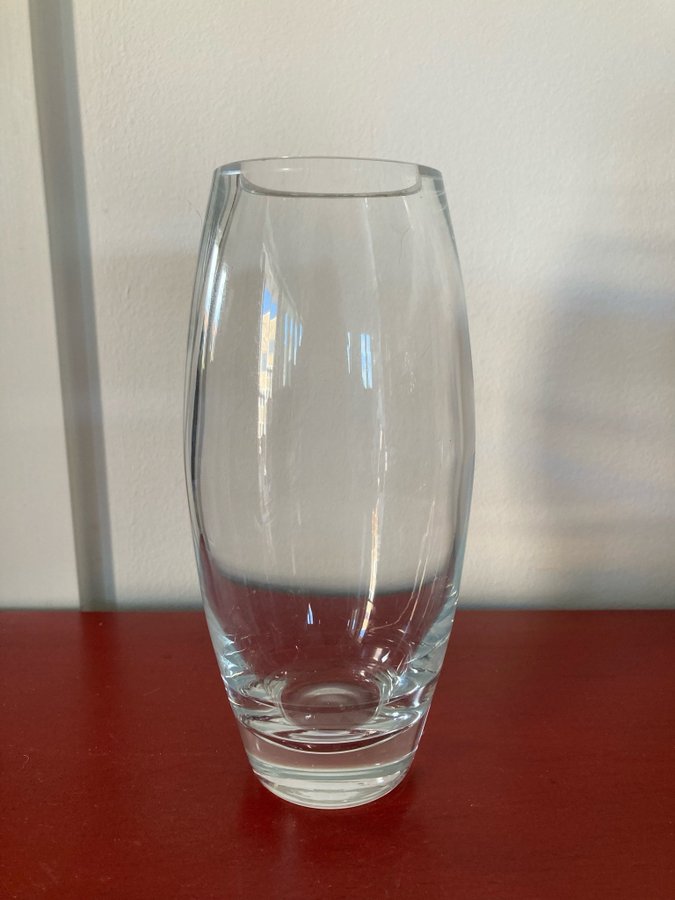 Glasvas 20 cm hög nyskick tung vas tjock glas blomvas