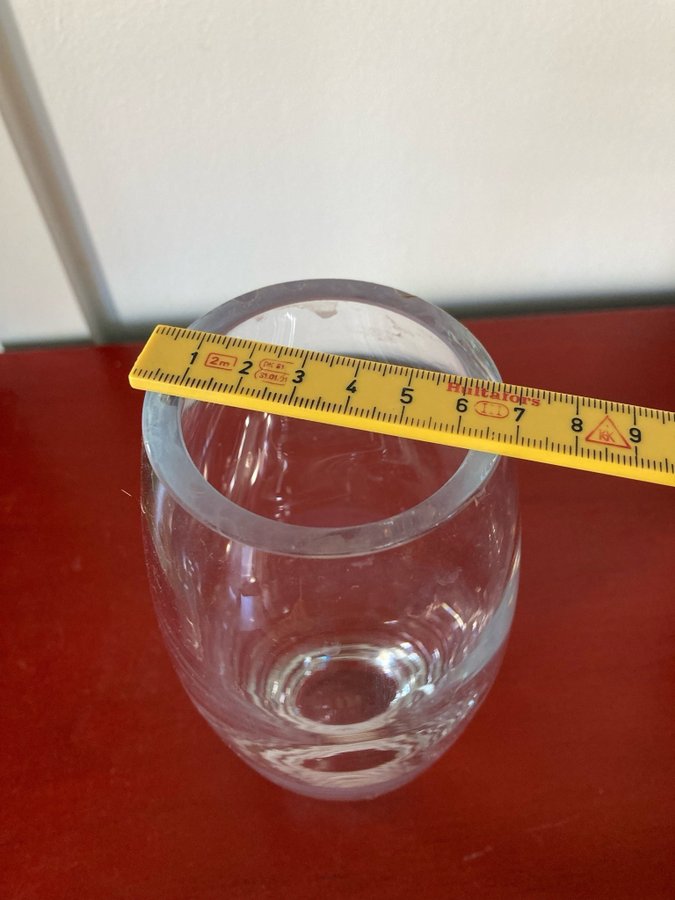 Glasvas 20 cm hög nyskick tung vas tjock glas blomvas