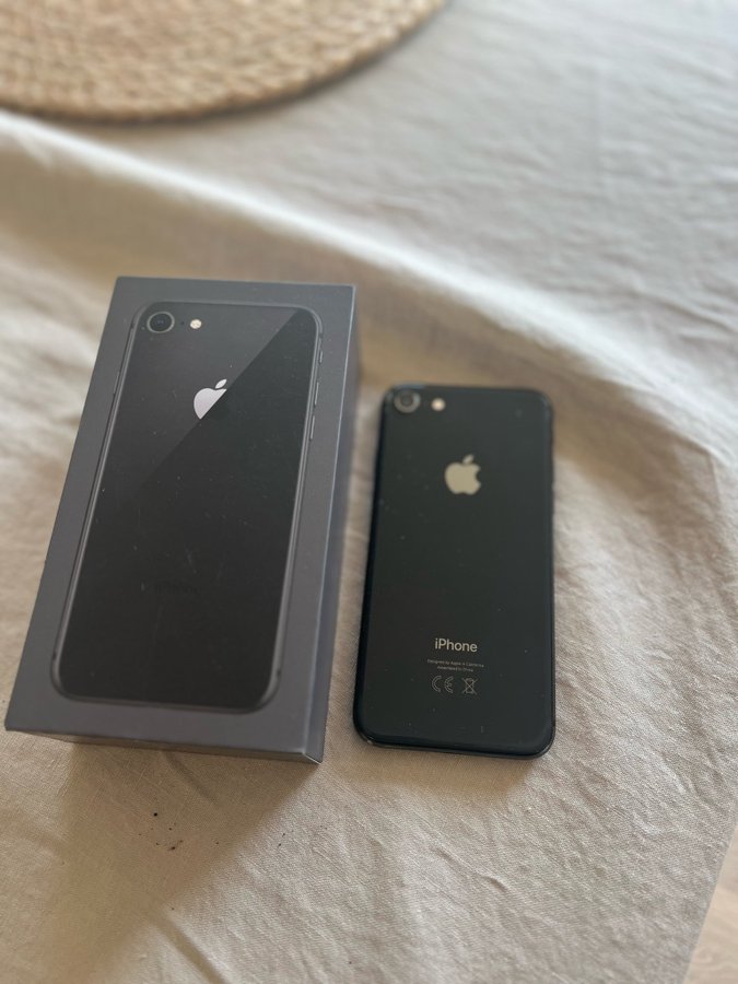 iPhone 8 64 GB, sprucken skärm