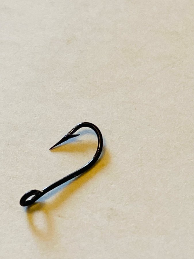 MUSTAD 100st svarta småkrokar Nr15 Qual 3135 I perfekt skick ! Samfrakt