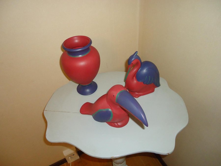 Keramik av Amoramica Pelikan Tucano fåglar och en Vas
