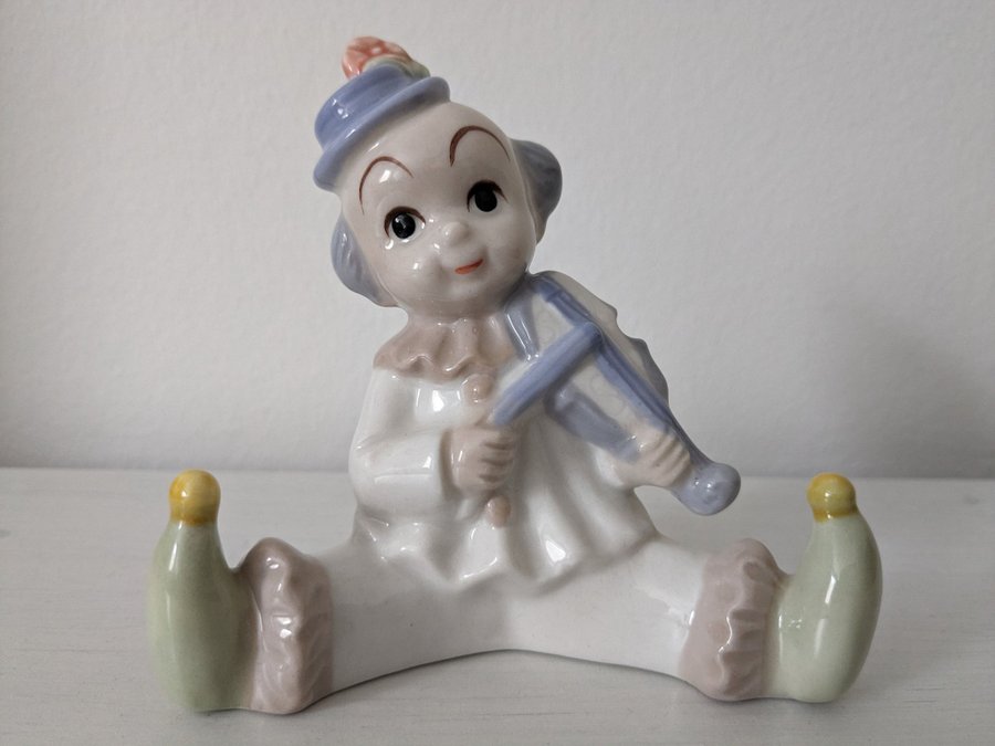 Clown med fiol i porslin, figurin, retro