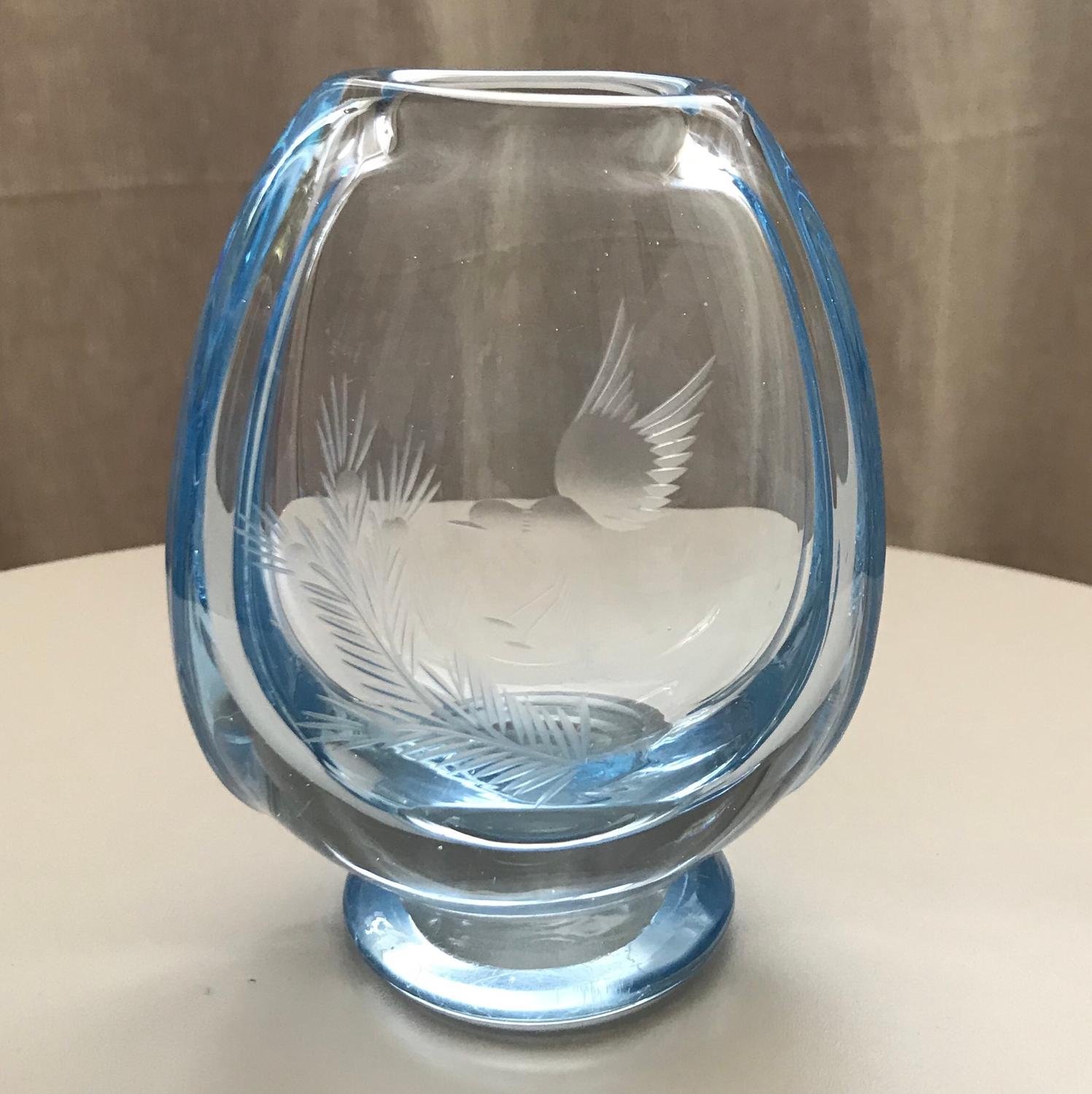 Vas med etsad fågel kristall Ljusblått tjockt glas