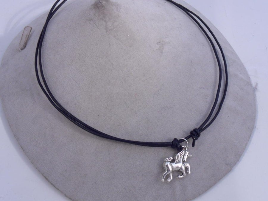 Handgjord Ställbar Svart läder halsband med unicornformad hänge i tibet silver