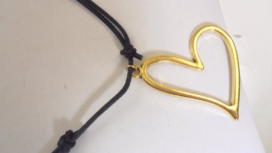 Handgjord Ställbar Svart läder halsband med guldpläterade Hjärtformad hänge