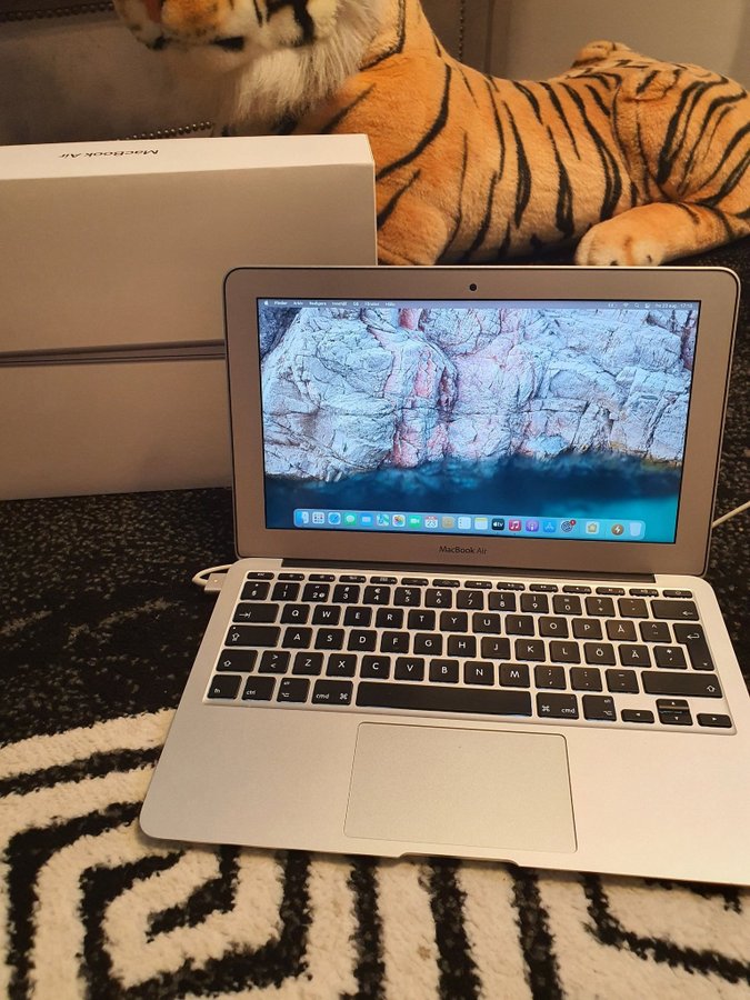 Apple MacBook Air 2015 | 11.6" 1.6 GHz | 4 GB | 128 GB SSD | US