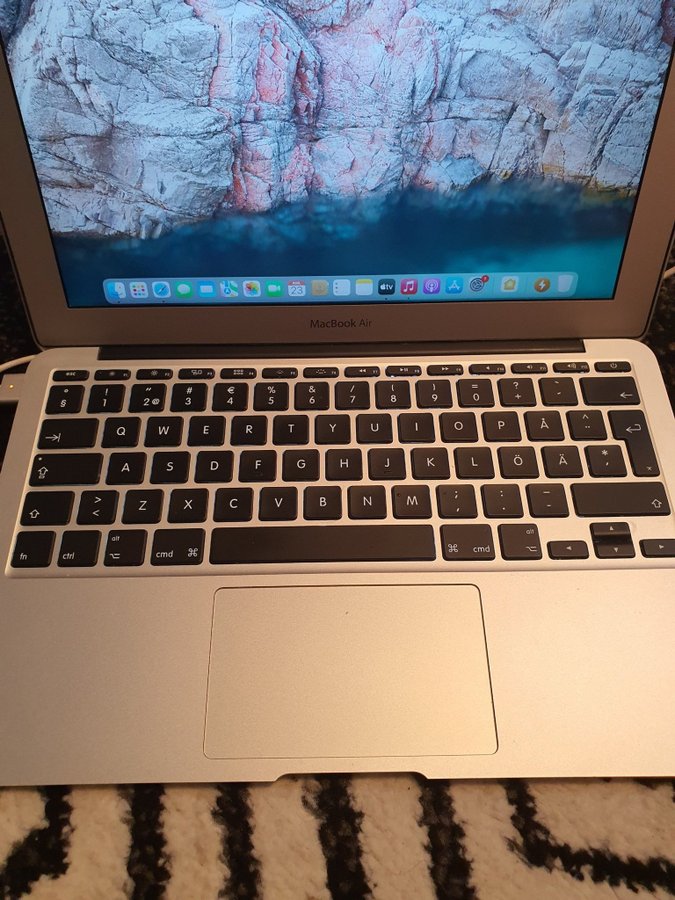 Apple MacBook Air 2015 | 11.6" 1.6 GHz | 4 GB | 128 GB SSD | US