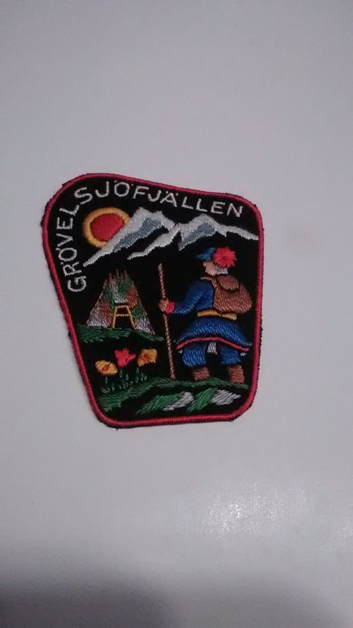 GRÖVELSJÖFJÄLLEN BRODERAT ÄLDRE TYGMÄRKE